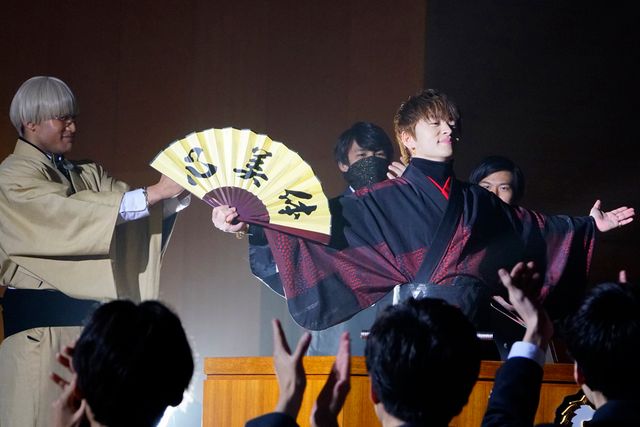 鈴木伸之のお姫さま抱っこ！映画『PRINCE OF LEGEND』場面写真＜全12枚＞（4枚目）