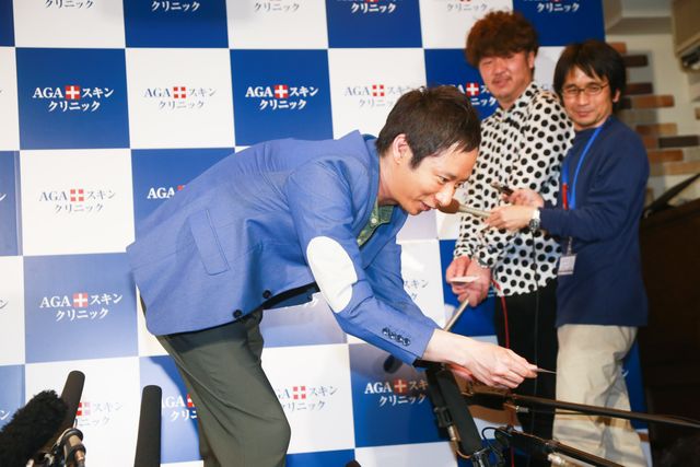 再々婚のいしだ壱成、左手の薬指に結婚指輪！「AGAスキンクリニック発毛大使就任記者発表」（4枚目）