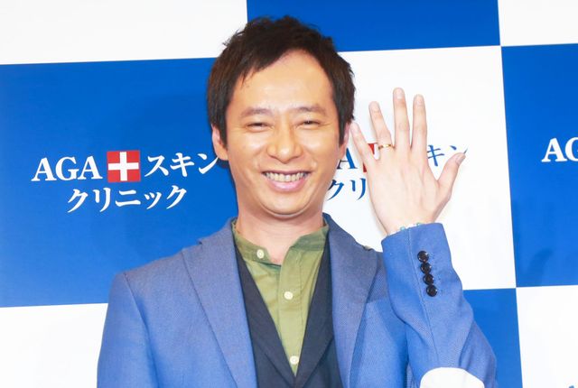 再々婚のいしだ壱成、左手の薬指に結婚指輪！「AGAスキンクリニック発毛大使就任記者発表」（5枚目）