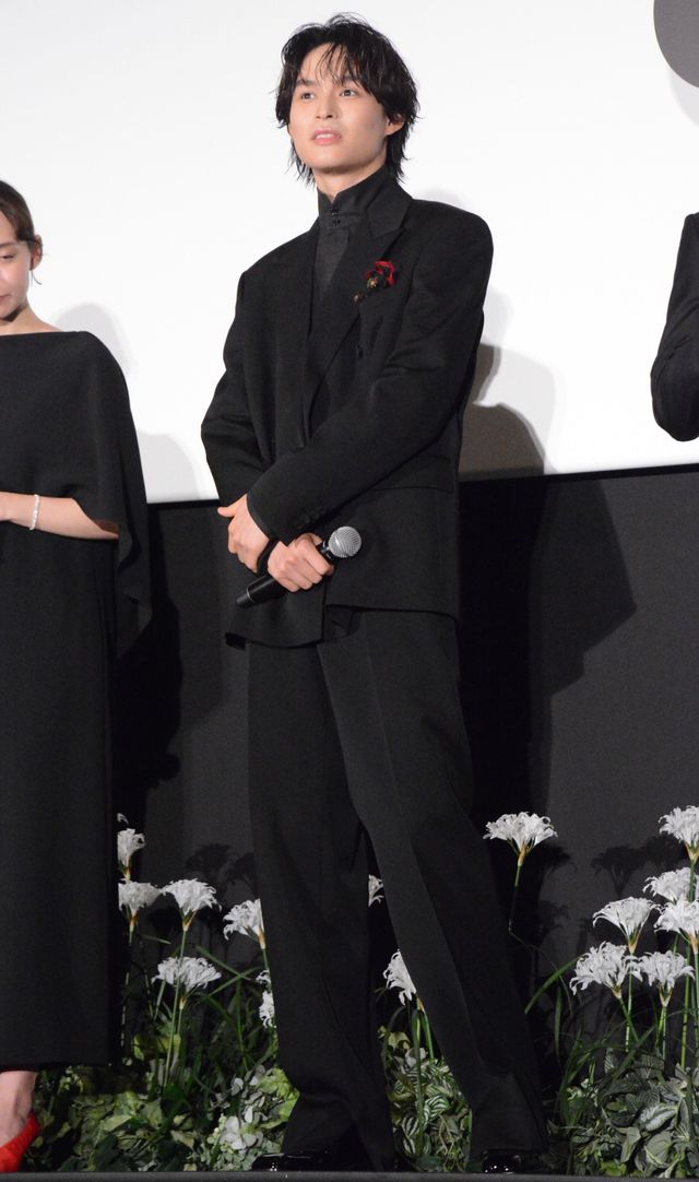 永瀬廉、吉川愛をスマートにエスコート！映画『鬼の花嫁』公開前夜祭舞台あいさつ（16枚目）