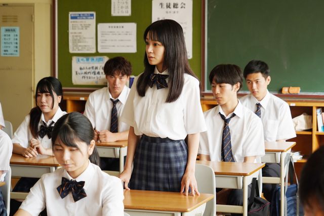 奈緒の制服姿も！「ファーストペンギン！」初回場面写真：フォトギャラリー