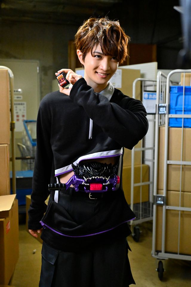 もう一人のショウマ、ビターガヴに変身！