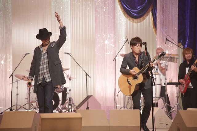 コブクロ、五輪テーマソング熱唱！フォトギャラリー（2枚目）