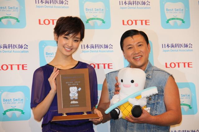 剛力彩芽も受賞！「ベストスマイル・オブ・ザ・イヤー」授賞式フォトギャラリー（21枚目）