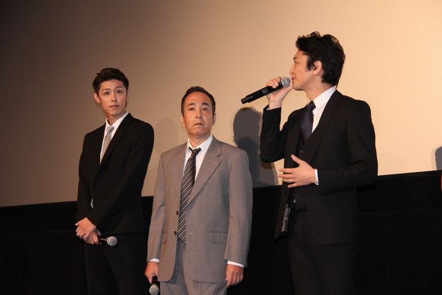 39歳迎えた加瀬亮、サプライズの“SPECバースデイケーキ”に感激！　戸田恵梨香もにんまり　画像ギャラリー（2枚目）