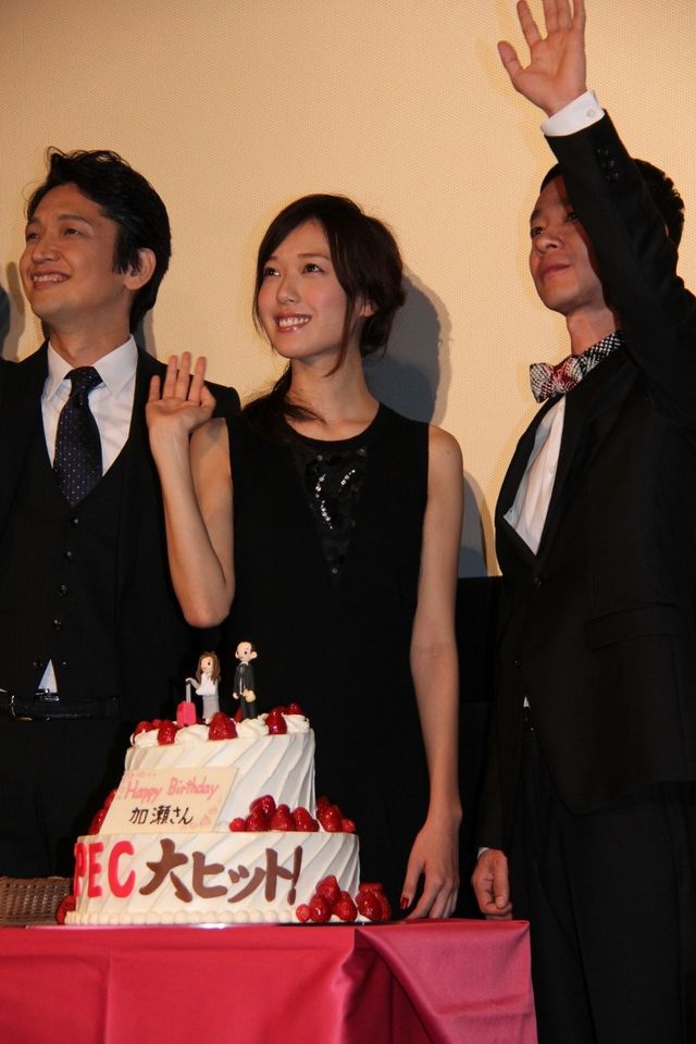39歳迎えた加瀬亮、サプライズの“SPECバースデイケーキ”に感激！　戸田恵梨香もにんまり　画像ギャラリー（21枚目）
