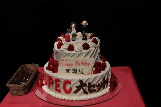 39歳迎えた加瀬亮、サプライズの“SPECバースデイケーキ”に感激！　戸田恵梨香もにんまり　画像ギャラリー（22枚目）