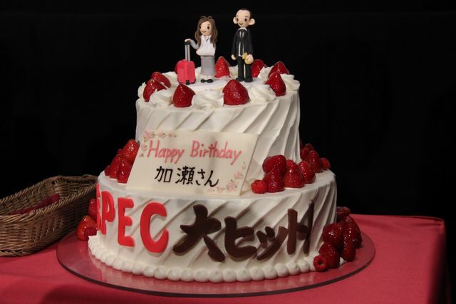39歳迎えた加瀬亮、サプライズの“SPECバースデイケーキ”に感激！　戸田恵梨香もにんまり　画像ギャラリー（25枚目）
