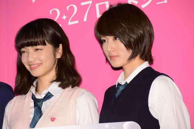 小松菜奈＆高月彩良が制服姿で登場！『黒崎くんの言いなりになんてならない』完成披露舞台あいさつ写真ギャラリー（11枚目）