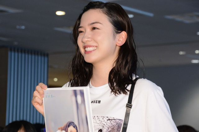 永野芽郁、美少女スマイルさく裂!「『永野芽郁 in 半分、青い。』PHOTO BOOK」発売記念イベント:フォトギャラリー