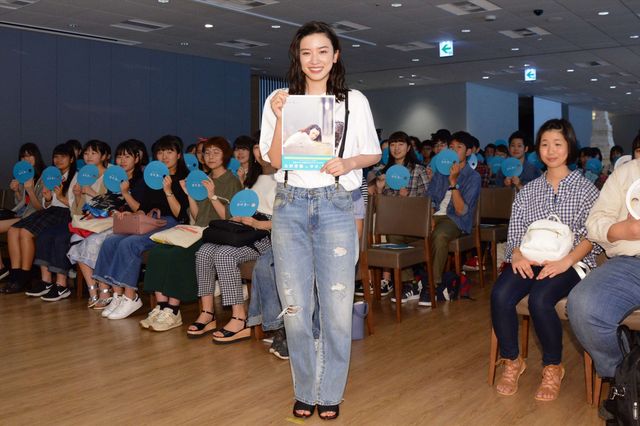 永野芽郁、美少女スマイルさく裂！「『永野芽郁 in 半分、青い。』PHOTO BOOK」発売記念イベント（2枚目）