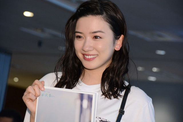 永野芽郁、美少女スマイルさく裂！「『永野芽郁 in 半分、青い。』PHOTO BOOK」発売記念イベント（4枚目）