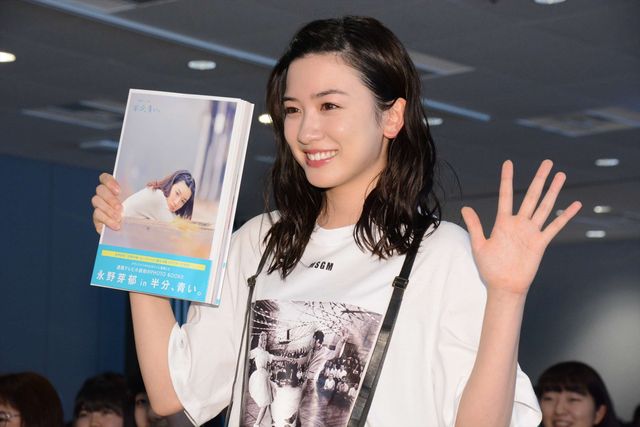 永野芽郁、美少女スマイルさく裂！「『永野芽郁 in 半分、青い。』PHOTO BOOK」発売記念イベント（5枚目）