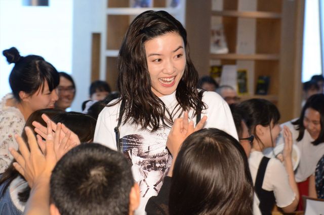 永野芽郁、美少女スマイルさく裂！「『永野芽郁 in 半分、青い。』PHOTO BOOK」発売記念イベント（10枚目）