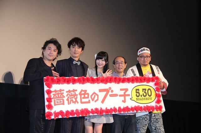 ミニスカで美脚披露！指原莉乃フォトギャラリー（2枚目）