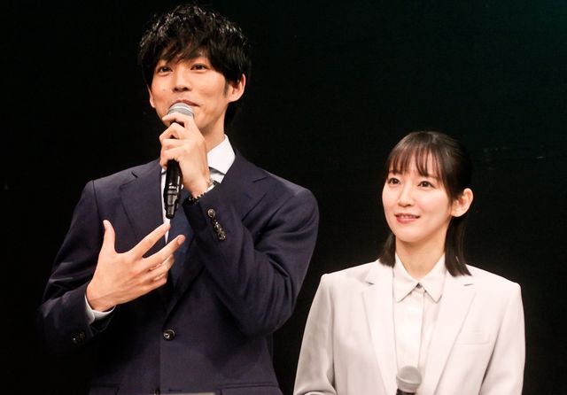 「御上先生」イベントに出席した松坂桃李と吉岡里帆