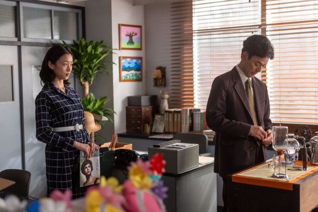 「あんぱん」接近中の八木（妻夫木聡）と蘭子（河合優実）場面写真（2枚目）