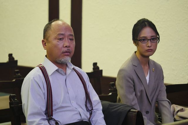 篠原涼子＆山崎育三郎、ラブストーリーからの！「ハイエナ」初回場面写真（5枚目）