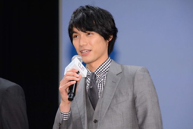 福士蒼汰＆小松菜奈、カップルコーデを冷やかされてハニカミ　画像ギャラリー（21枚目）