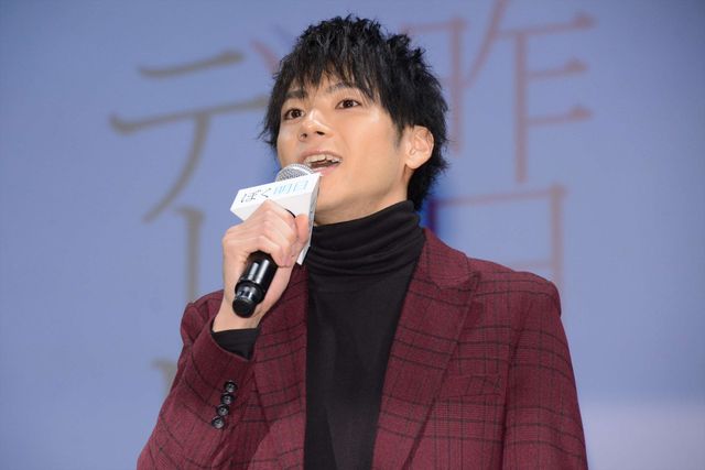 福士蒼汰＆小松菜奈、カップルコーデを冷やかされてハニカミ　画像ギャラリー（26枚目）