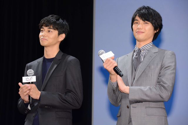 福士蒼汰＆小松菜奈、カップルコーデを冷やかされてハニカミ　画像ギャラリー（28枚目）