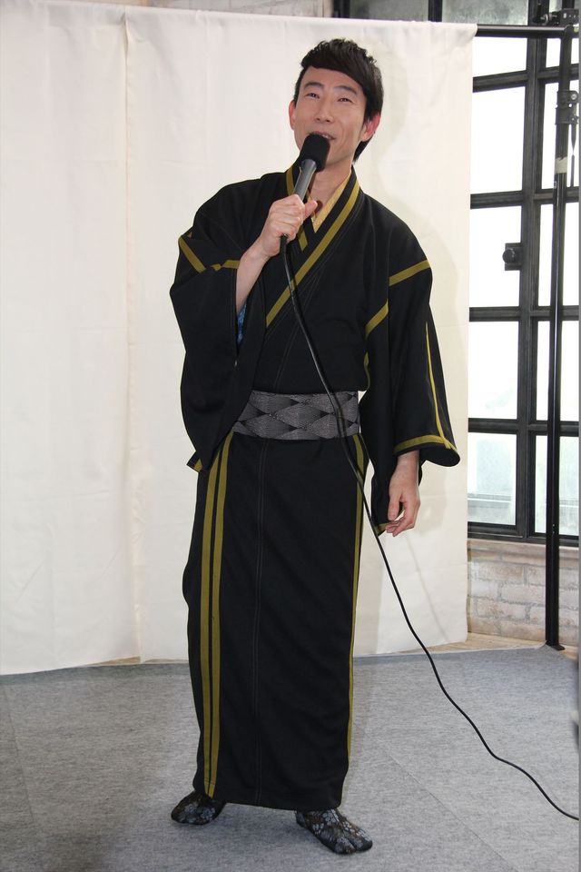 書家の顔も持つおさる、書き初めを披露！海外ドラマ「12モンキーズ」ブルーレイ&DVD発売記念イベント（3枚目）