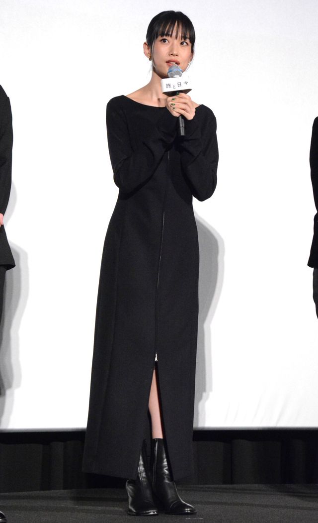 シム・ウンギョン＆河合優実、美の競演！『旅と日々』ロカルノ国際映画祭トロフィーお披露目（6枚目）