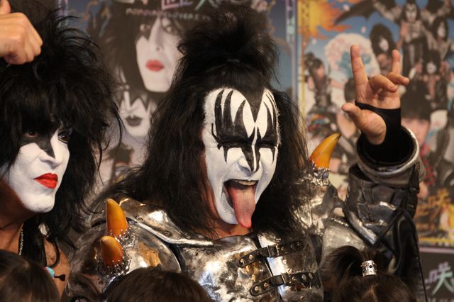 ももクロ、KISSの来日会見に飛び入り！　KISSから「初恋のお話まで聞くことができた」　画像ギャラリー（2枚目）