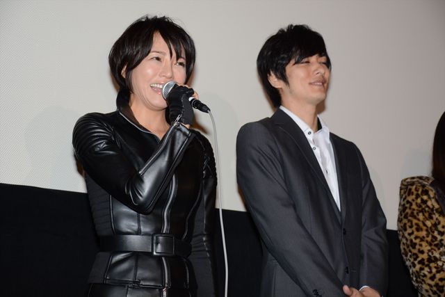 釈由美子、ボディースーツがキツい！フォトギャラリー（2枚目）