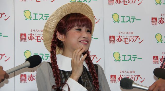 幸せそうな笑顔を見せる高橋愛フォトギャラリー（5枚目）