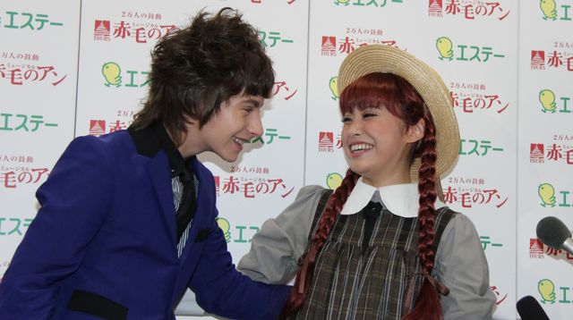 幸せそうな笑顔を見せる高橋愛フォトギャラリー（7枚目）