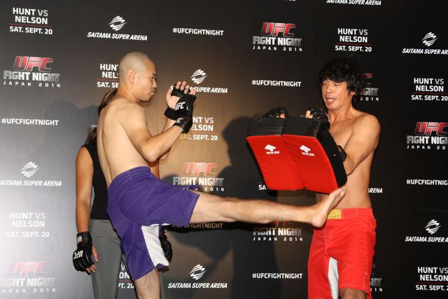 美しすぎる女性格闘家が、南明奈と品川庄司にプロの技を直伝！フォトギャラリー（4枚目）