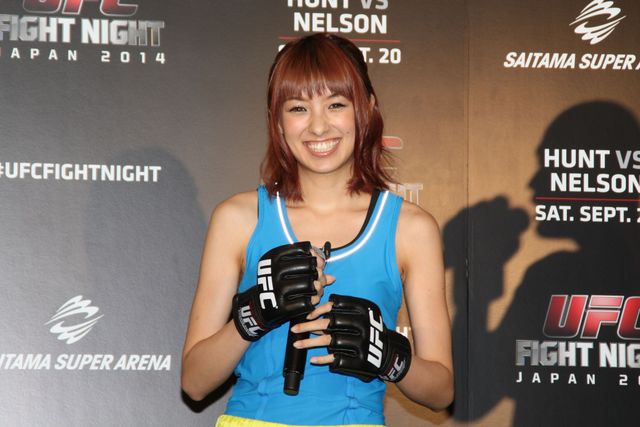 美しすぎる女性格闘家が、南明奈と品川庄司にプロの技を直伝！フォトギャラリー（9枚目）