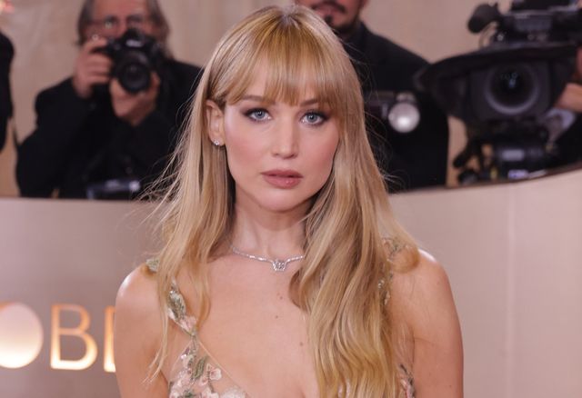 第83回ゴールデン・グローブ賞授賞式でのジェニファー・ローレンス