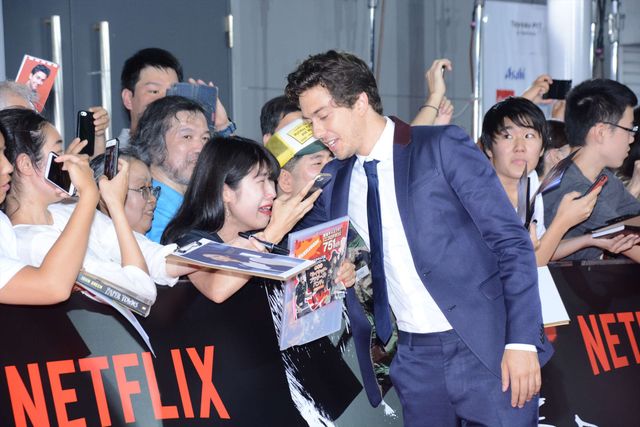 熱く見つめ合うハリウッド版ライト＆L…『Death Note/デスノート』ジャパンプレミアレッドカーペット＆イベント（2枚目）