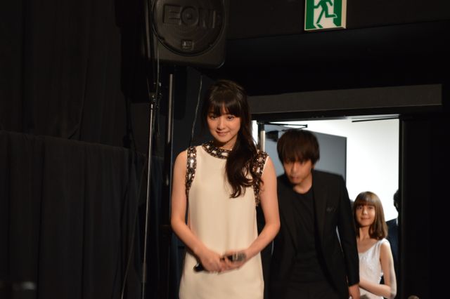 鬼束ちひろ、佐々木希にメロメロ！『呪怨 -終わりの始まり-』初日舞台あいさつフォトギャラリー：フォトギャラリー