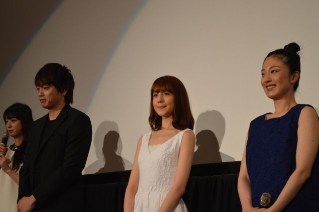 鬼束ちひろ、佐々木希にメロメロ！『呪怨 -終わりの始まり-』初日舞台あいさつフォトギャラリー（3枚目）