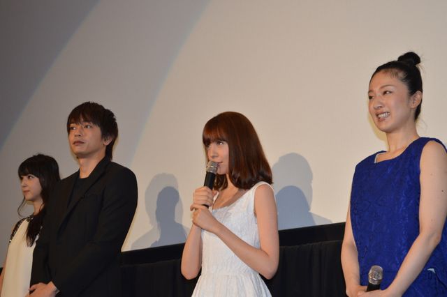 鬼束ちひろ、佐々木希にメロメロ！『呪怨 -終わりの始まり-』初日舞台あいさつフォトギャラリー（4枚目）