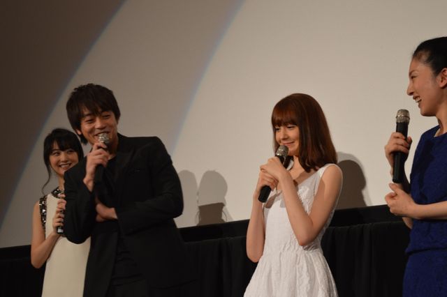 鬼束ちひろ、佐々木希にメロメロ！『呪怨 -終わりの始まり-』初日舞台あいさつフォトギャラリー（6枚目）