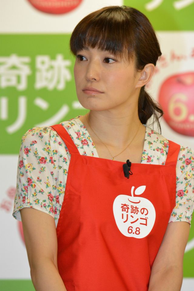 菅野美穂、母の日に見事な包丁さばきを披露もアップルパイの出来は…？　画像ギャラリー（9枚目）