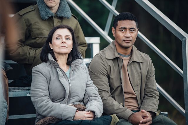 どっちもカレン・ギラン！『デュアル』場面写真（7枚目）