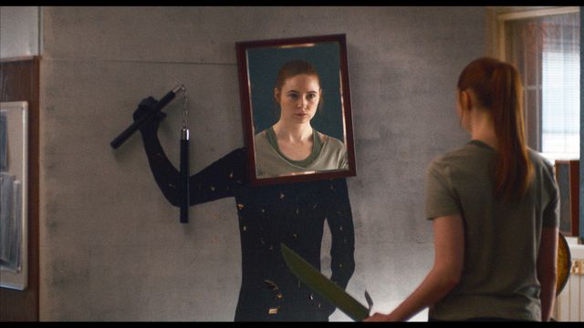 どっちもカレン・ギラン！『デュアル』場面写真（9枚目）