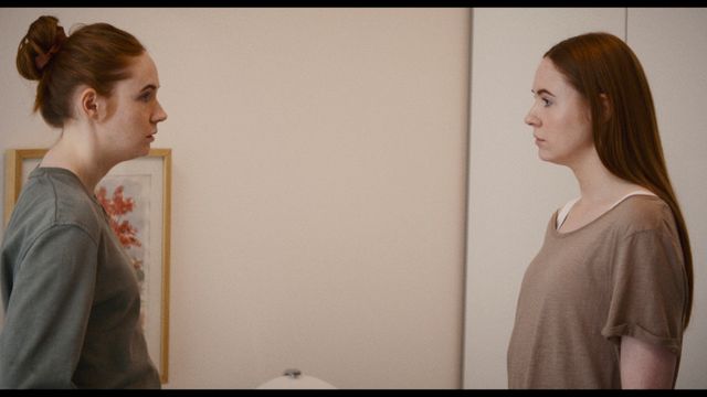 どっちもカレン・ギラン！『デュアル』場面写真（10枚目）