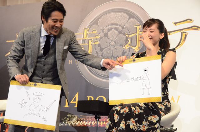 綾瀬はるかの絵に堤真一びっくり！映画『本能寺ホテル』イベント ギャラリー（12枚目）