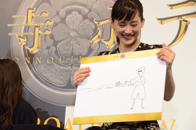 綾瀬はるかの絵に堤真一びっくり！映画『本能寺ホテル』イベント ギャラリー（15枚目）