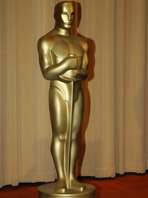 アカデミー賞授賞式の開幕を待つオスカー像