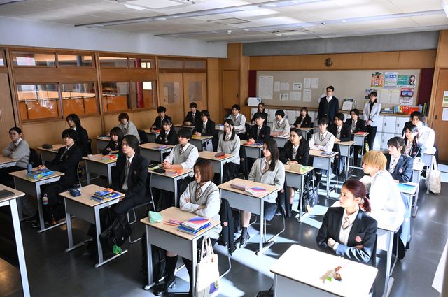 「御上先生」卒業の日、3年2組を待ち受けるのは…最終話場面写真（5枚目）