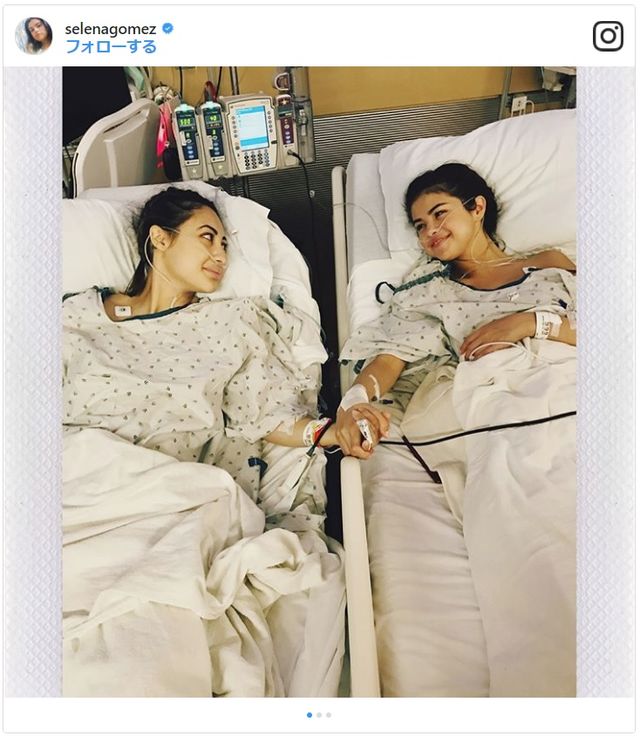 病室で見つめ合うフランシア（左）とセレーナ（右）（画像はセレーナ公式Instagramのスクリーンショット）