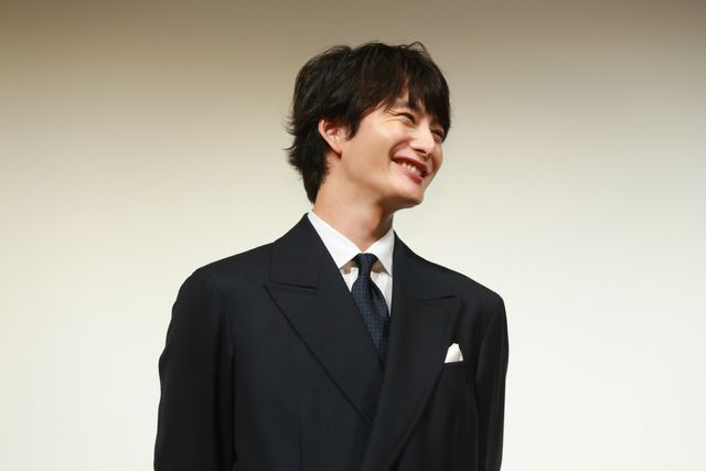 「半分、青い。」子役がリンゴをもって登場！映画『家族のはなし』親子試写会（2枚目）