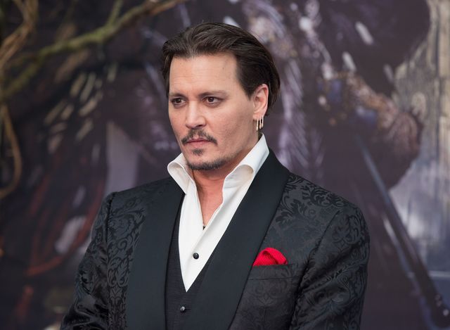 大胆ドレスのミア・ワシコウスカ、ジョニー・デップらと再会！『アリス』EUプレミアフォトギャラリー（9枚目）